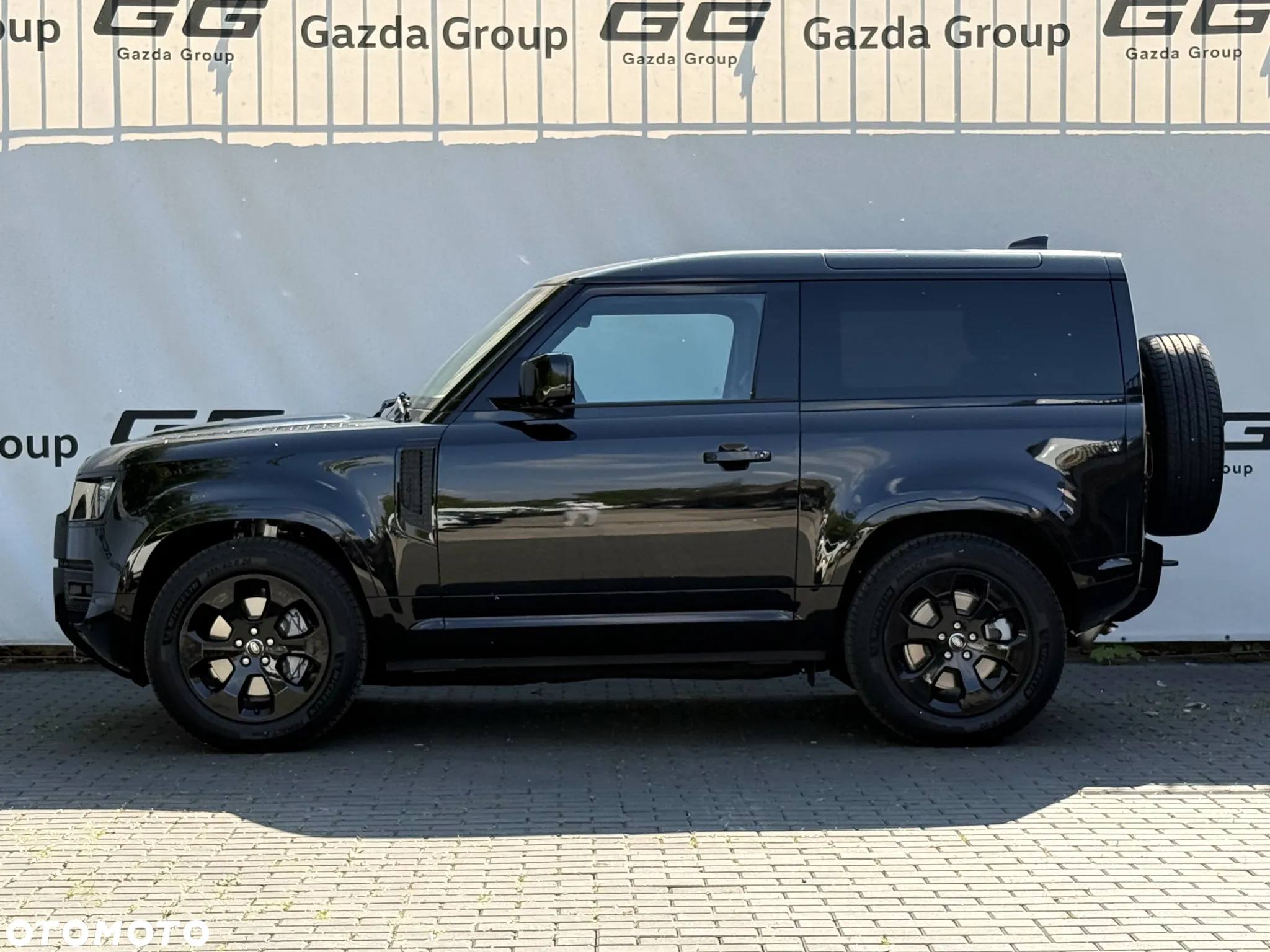 Land Rover Defender 90 D300 X-Dynamic HSE - 8