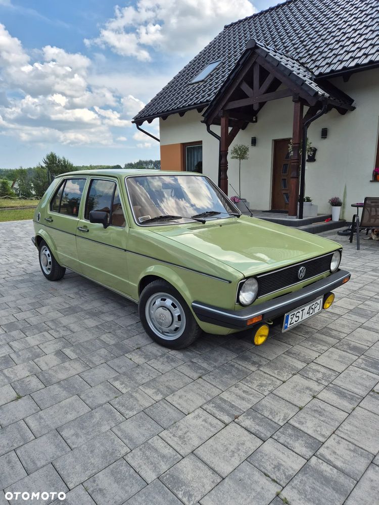 Volkswagen Golf - 1