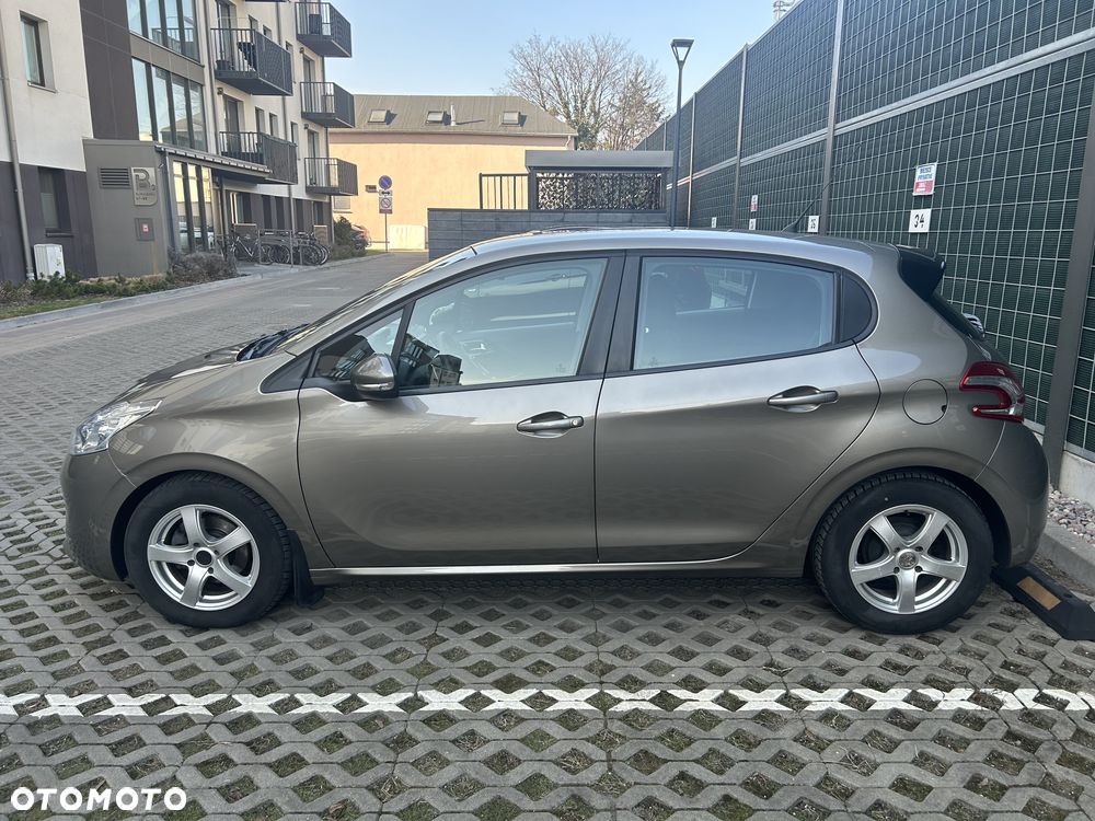 Peugeot 208 - 5