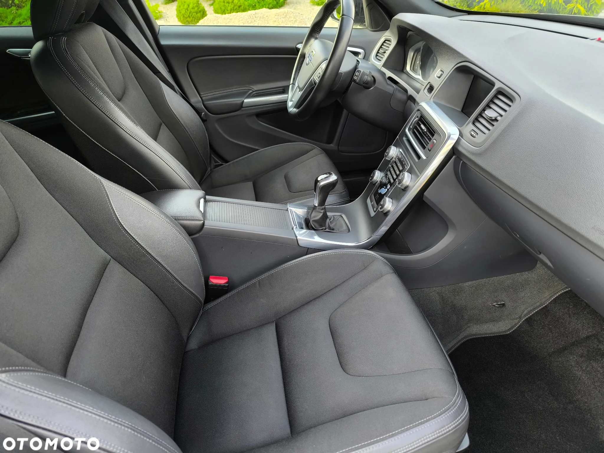 Volvo V60 Cross Country D3 Momentum - 24