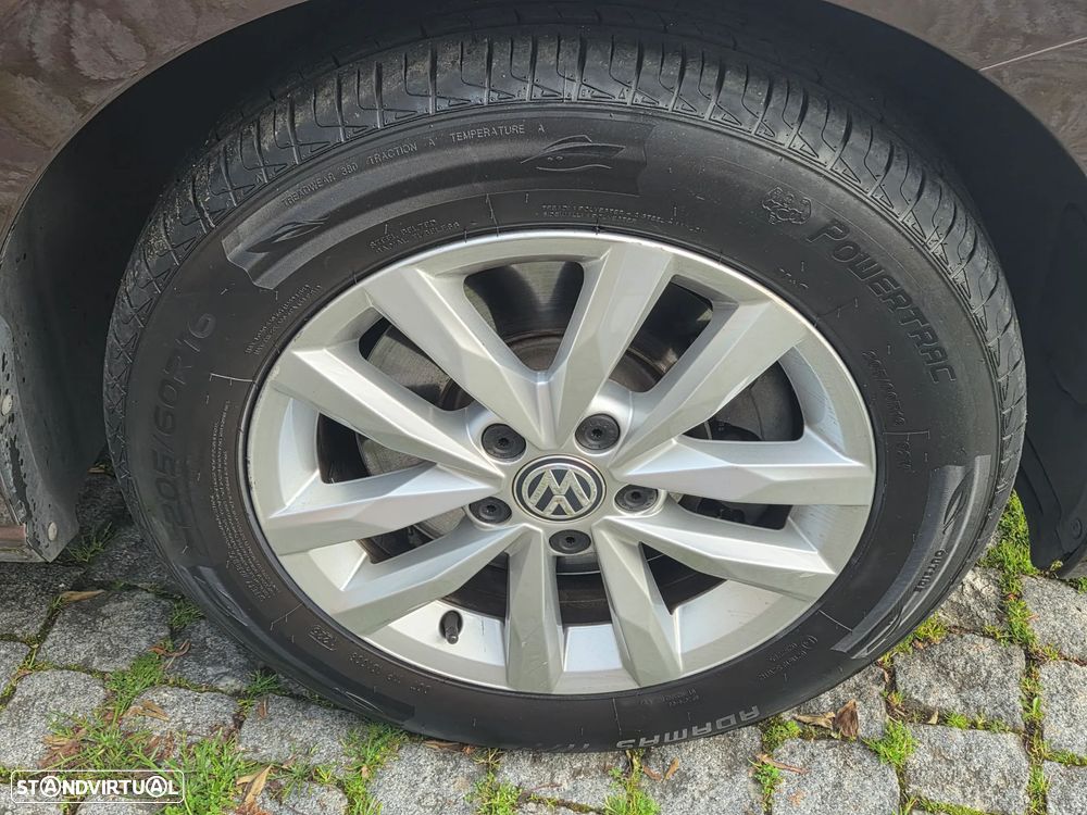VW Touran 2.0 TDI Highline DSG - 29