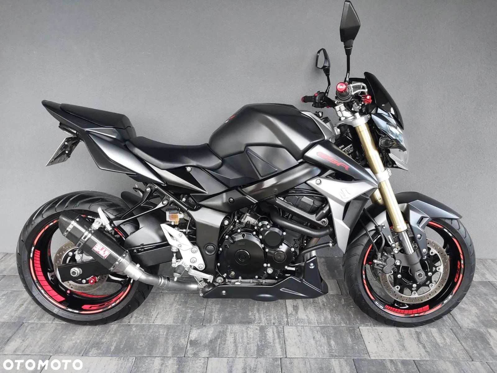 Suzuki GSR - 1
