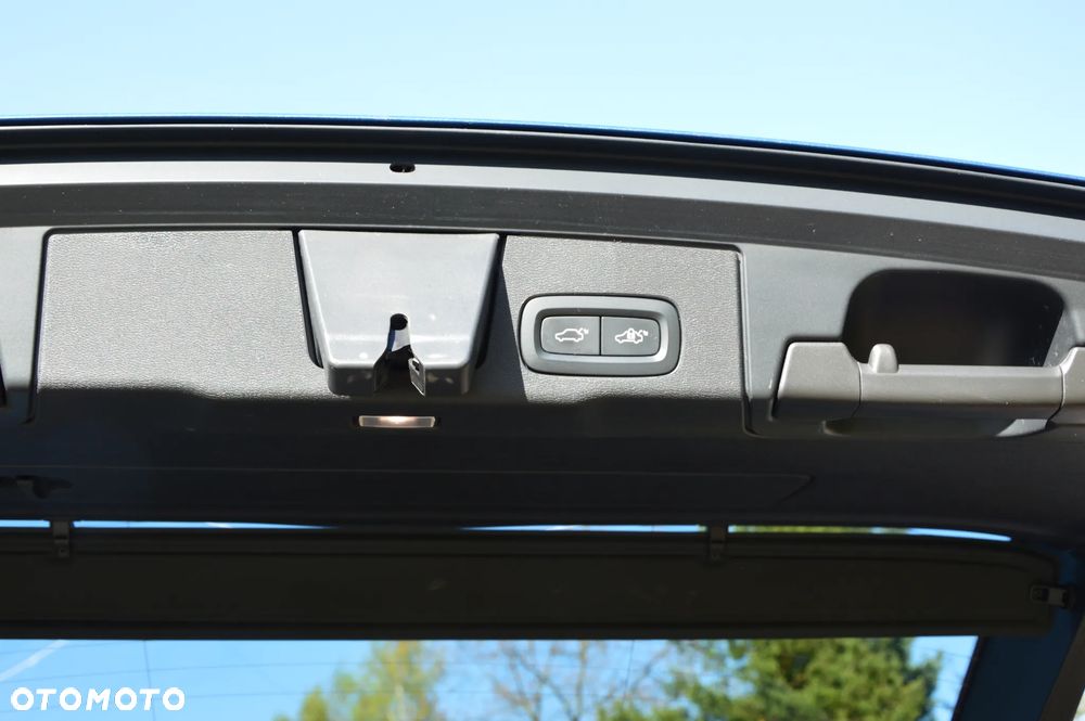 Volvo XC 60 B4 D AWD Ultimate Dark - 12
