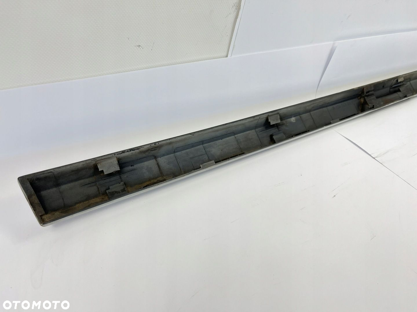 LISTWA DOLNA KLAPY POKRYWY BAGAŻNIKA MERCEDES W124 KOMBI 1247430393 85-89R - 10