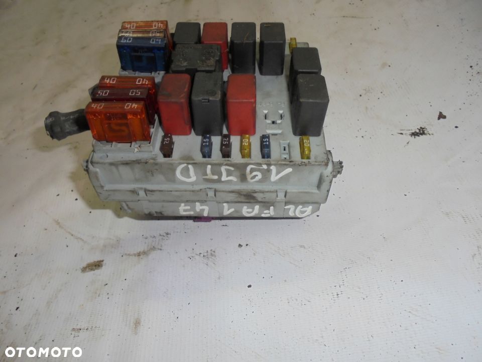 SKRZYNKA BEZPIECZNIKOW ALFA 147 1.9 JTD - 1