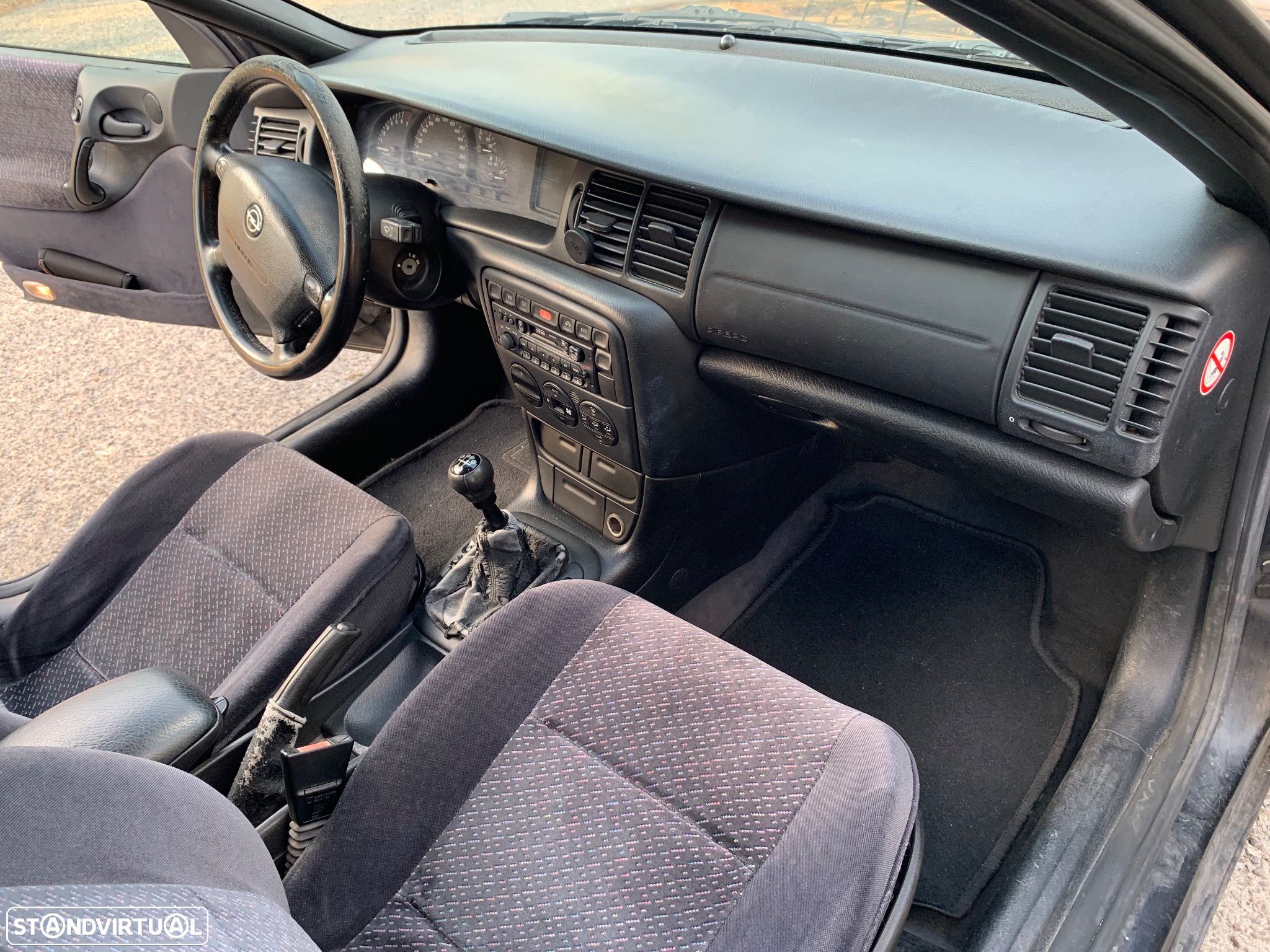 Opel Vectra Caravan 1.6i 16V - 15
