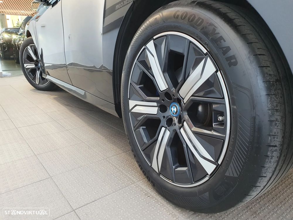 BMW iX xDrive 40 Pack Desportivo - 25