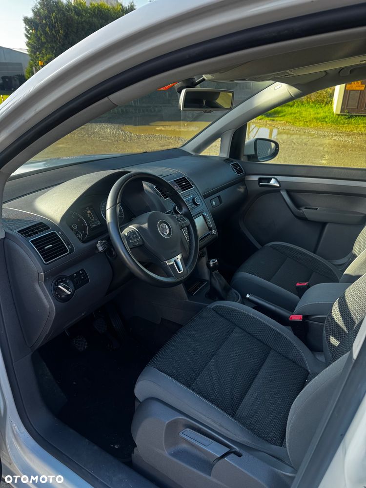 Volkswagen Touran - 5