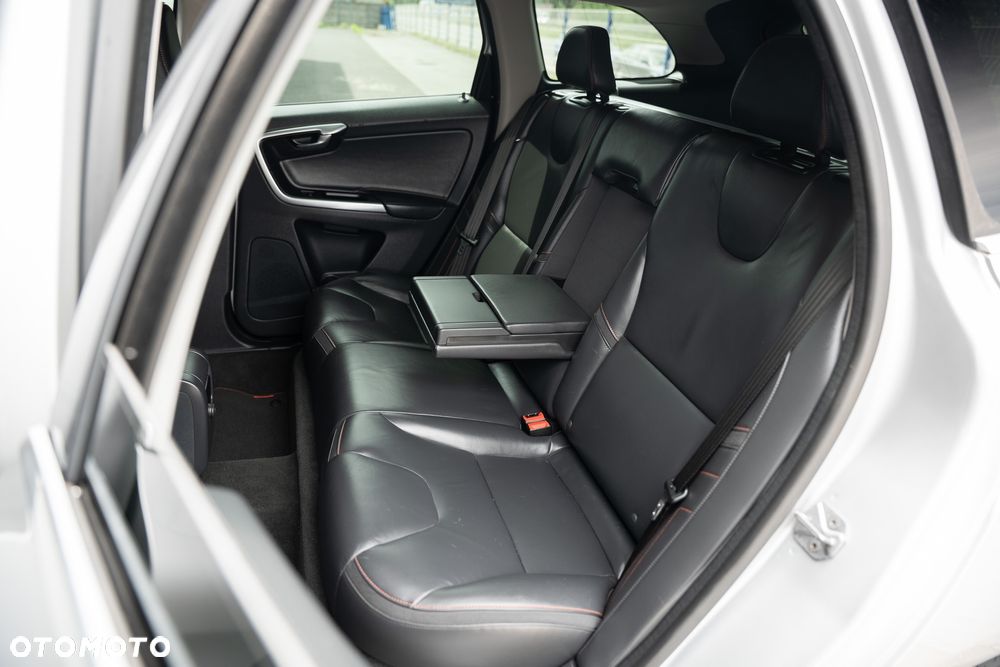 Volvo XC 60 D3 Drive-E Ocean Race - 35