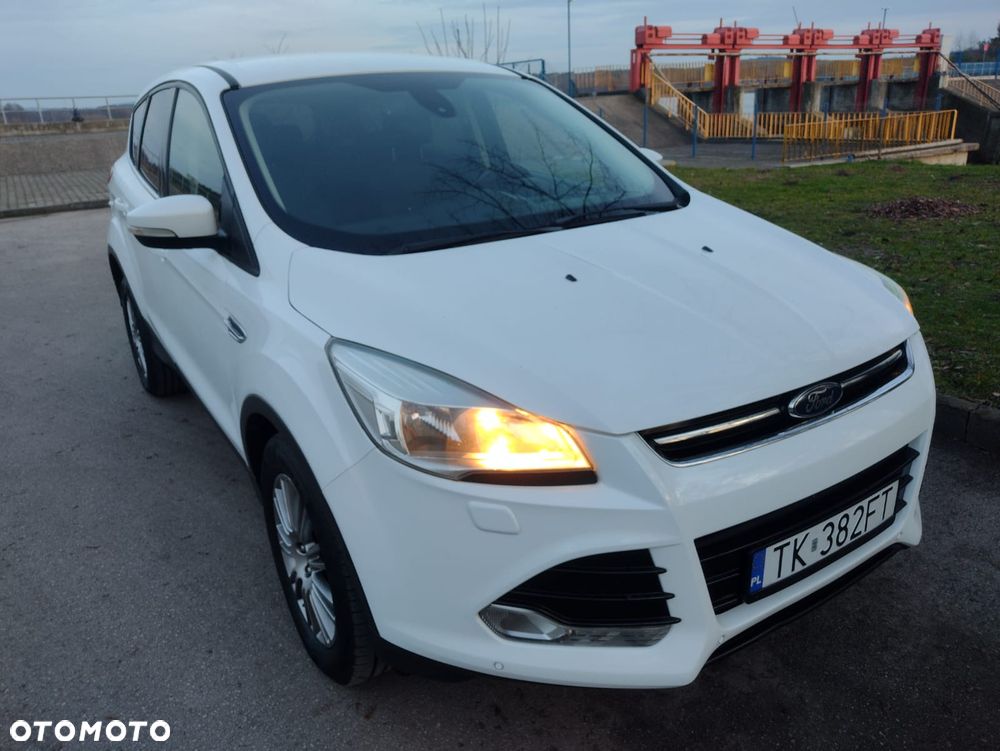 Ford Kuga 2.0 TDCi 2x4 Titanium - 4