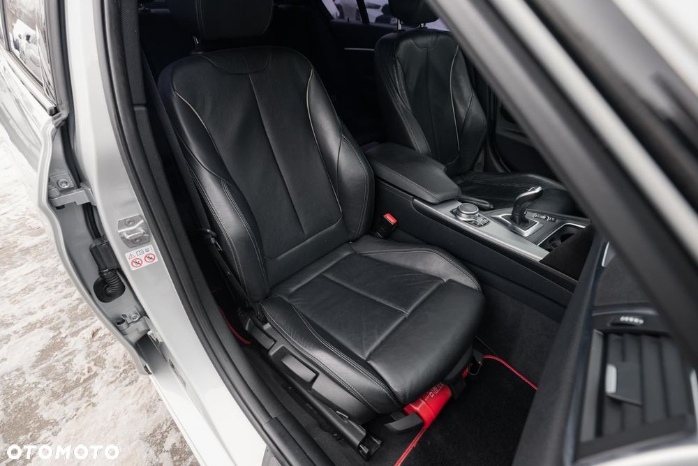 BMW Seria 3 320d xDrive M Sport Shadow sport - 16