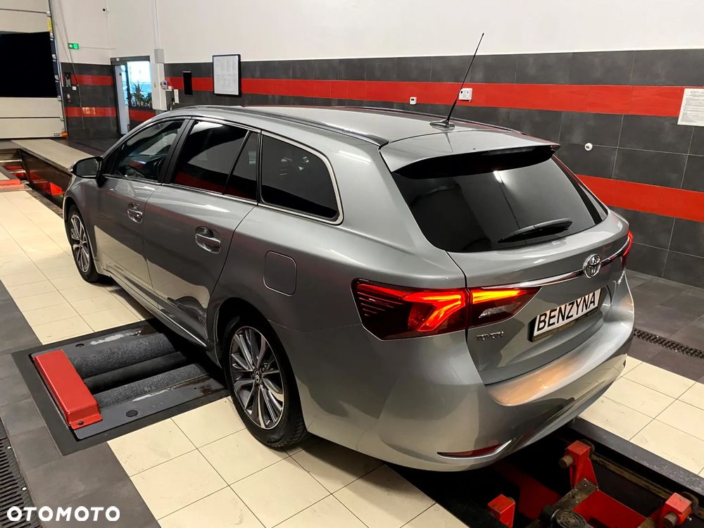 Toyota Avensis Touring Sports 1.8 Executive - 7