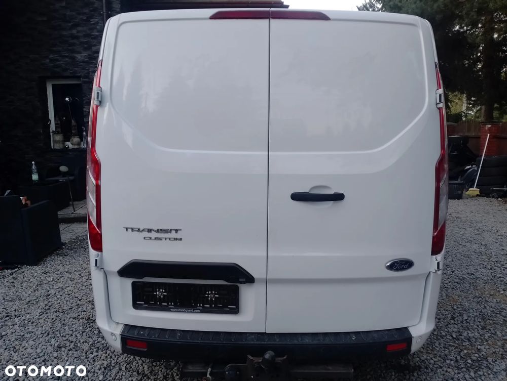 Ford Transit Custom Van - 7