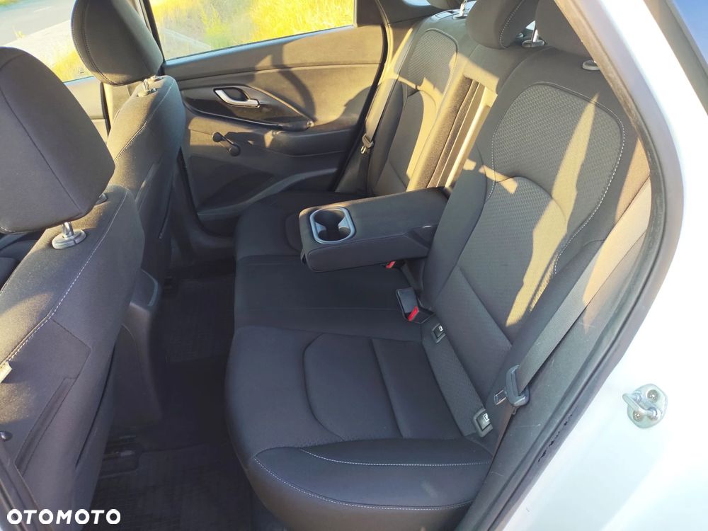 Hyundai i30 1.6 D Classic + DCT - 8