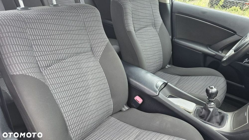 Toyota Avensis - 18