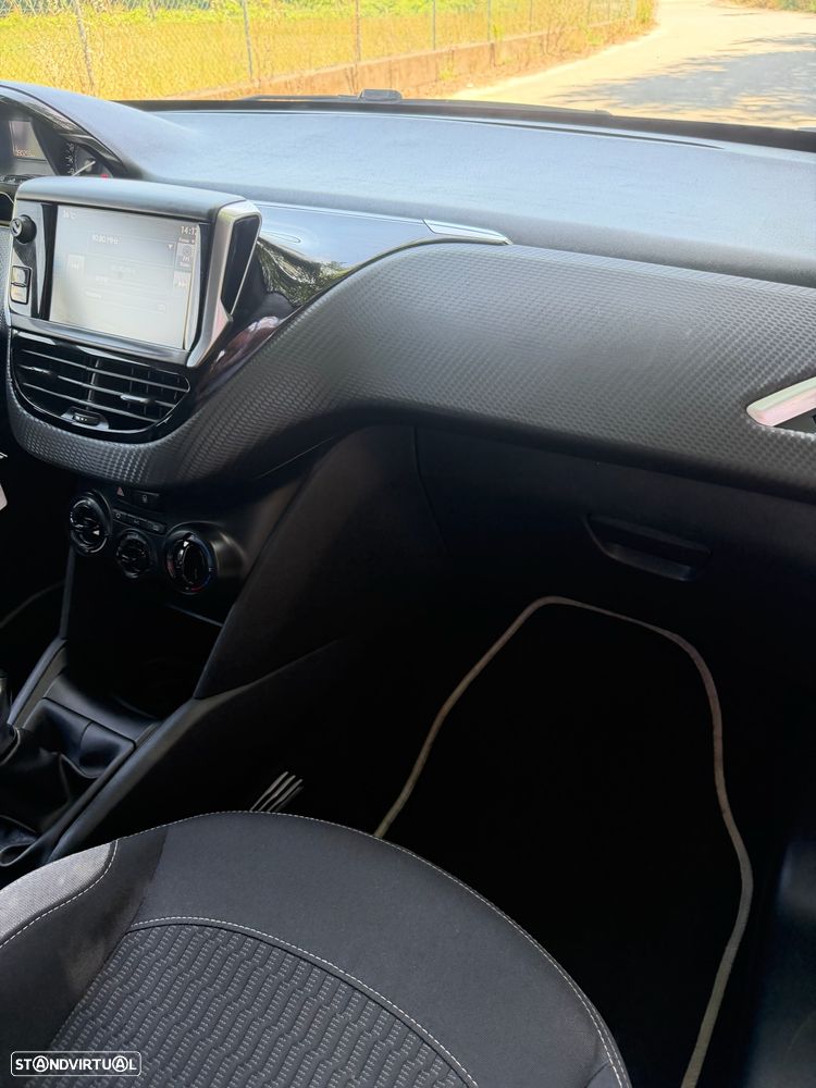 Peugeot 208 1.2 PureTech Style - 18