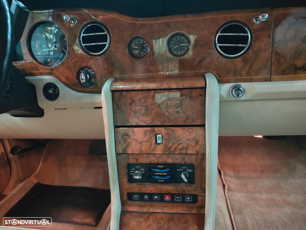 Rolls Royce Silver Spur - 27