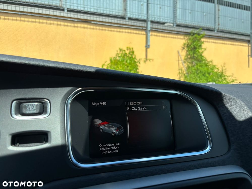 Volvo V40 T2 Drive-E Momentum - 29