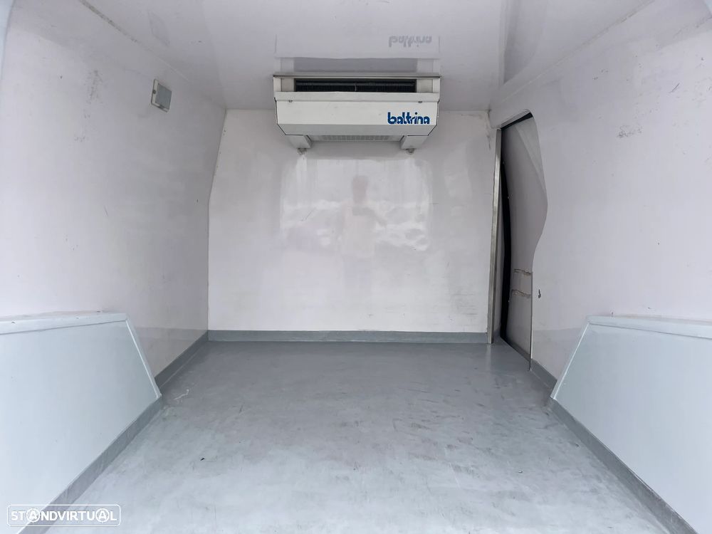 Renault KANGOO MAXI COM FRIO - 9