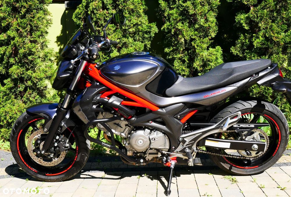 Suzuki Gladius - 4