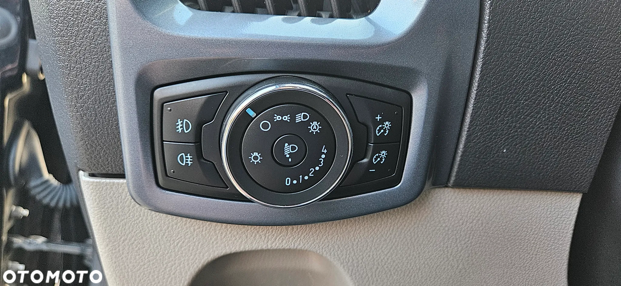 Ford Tourneo Custom 300 L2H1 VA Limited - 33