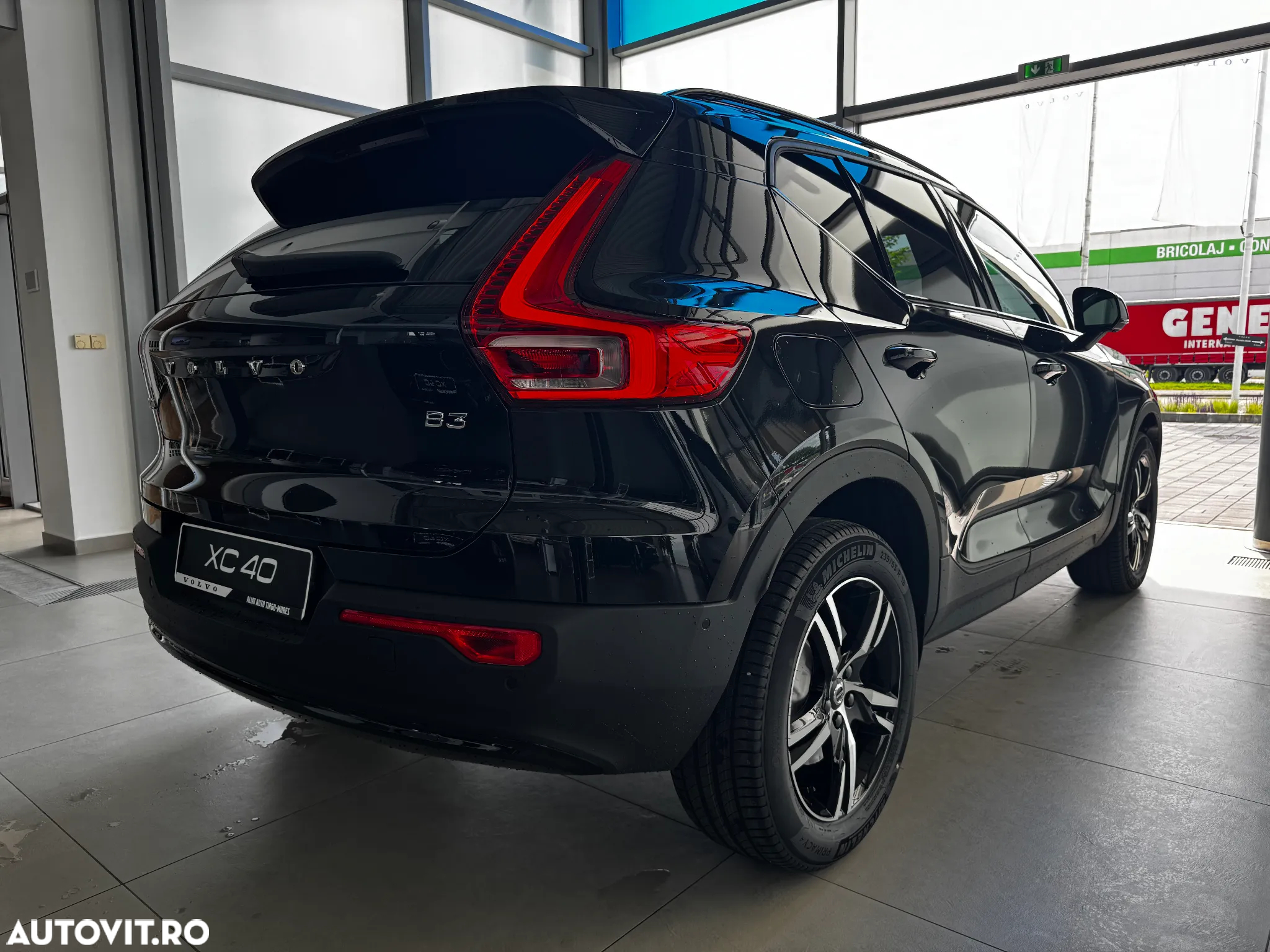 Volvo XC 40 B3 AT FWD MHEV Plus Dark - 4