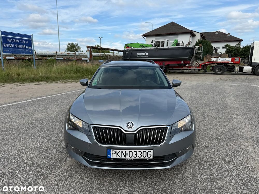 Skoda Superb 2.0 TDI Premium Edition - 9