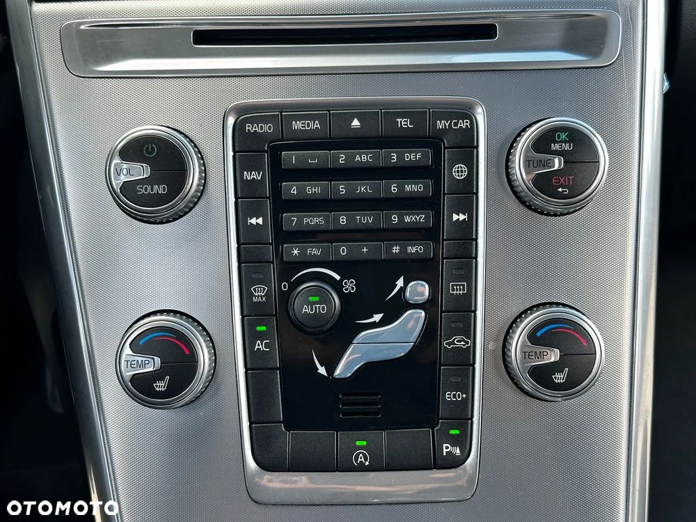Volvo XC 60 D4 Momentum - 28