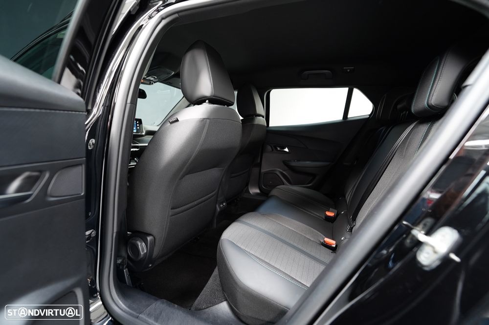 Peugeot 2008 1.2 PureTech Allure EAT8 - 21