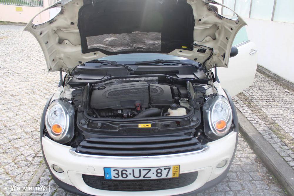 MINI 3 Portas One D - 17