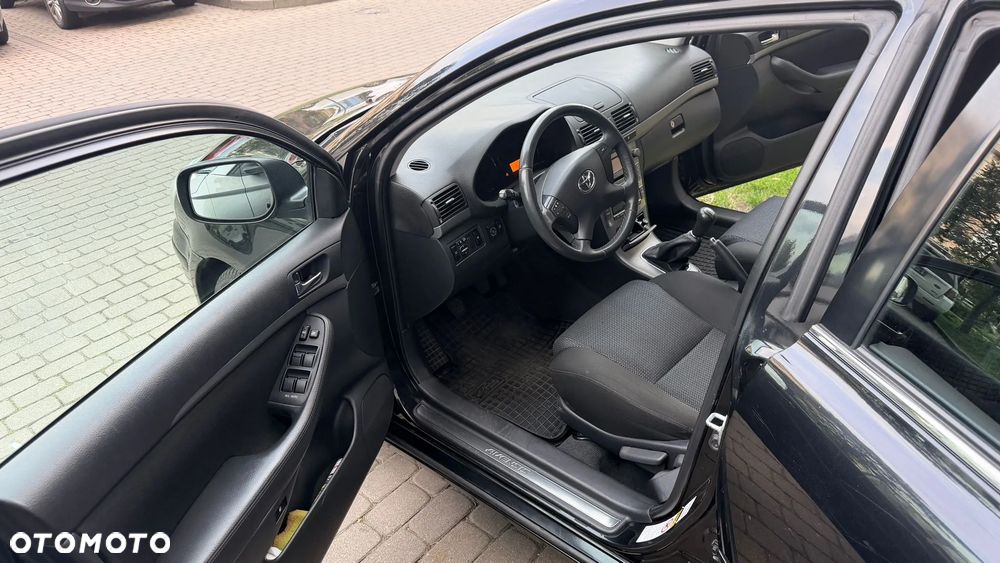 Toyota Avensis 1.8 VVT-i Sol - 9