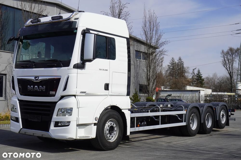 MAN TGX 35.580 8x4-4 / rama 830 cm / oś skrętna / 260 tys. km - 2