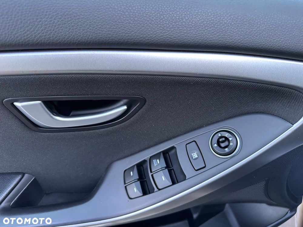 Hyundai i30 blue Kombi 1.6 GDi Style - 25