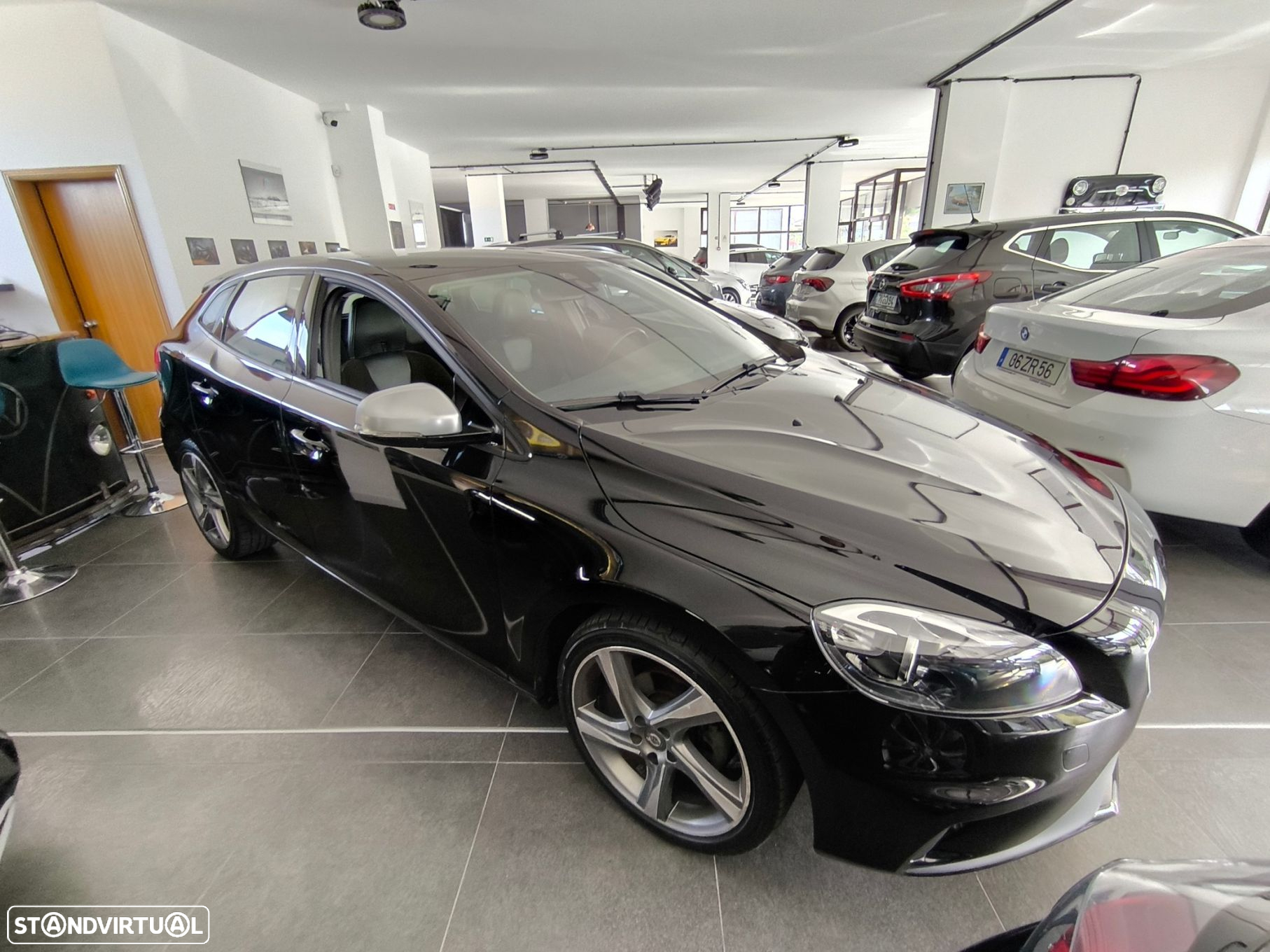 Volvo V40 2.0 D2 R-Design - 11