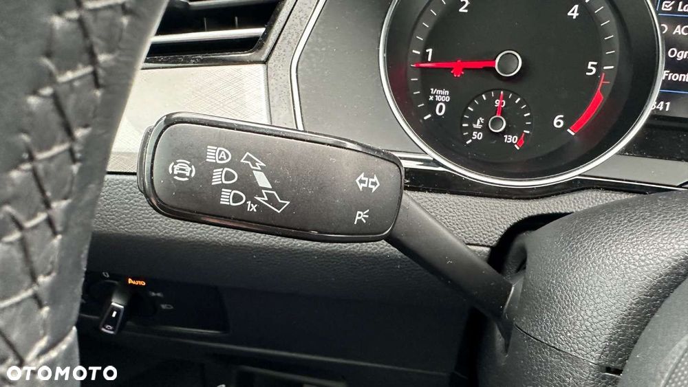 Volkswagen Passat - 34