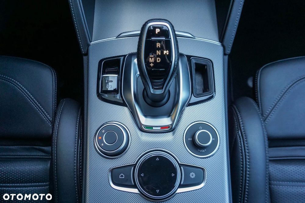 Alfa Romeo Stelvio 2.0 Turbo Veloce Q4 - 24
