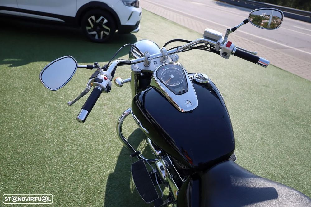 Suzuki Intruder C800 - 24