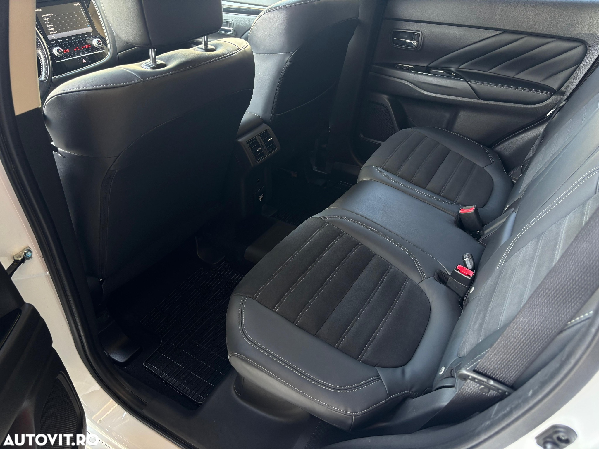 Mitsubishi Outlander 2.4 4WD Plug-In Hybrid Diamant+ - 22