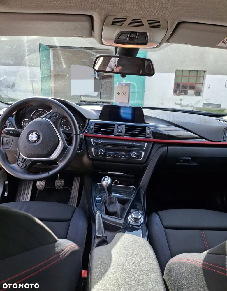 BMW Seria 3 318d xDrive - 11