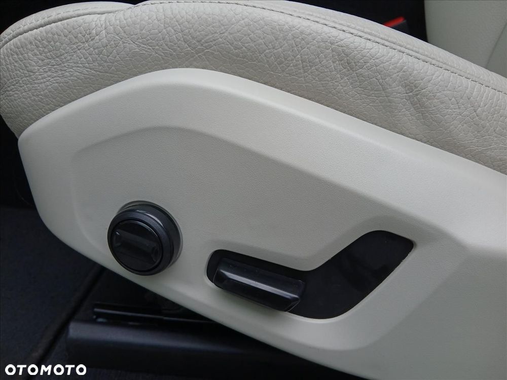 Volvo XC 60 - 24