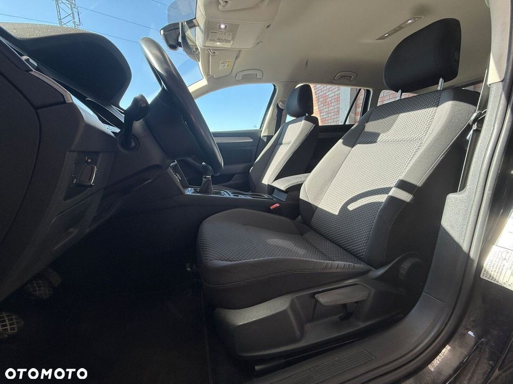Volkswagen Passat - 10