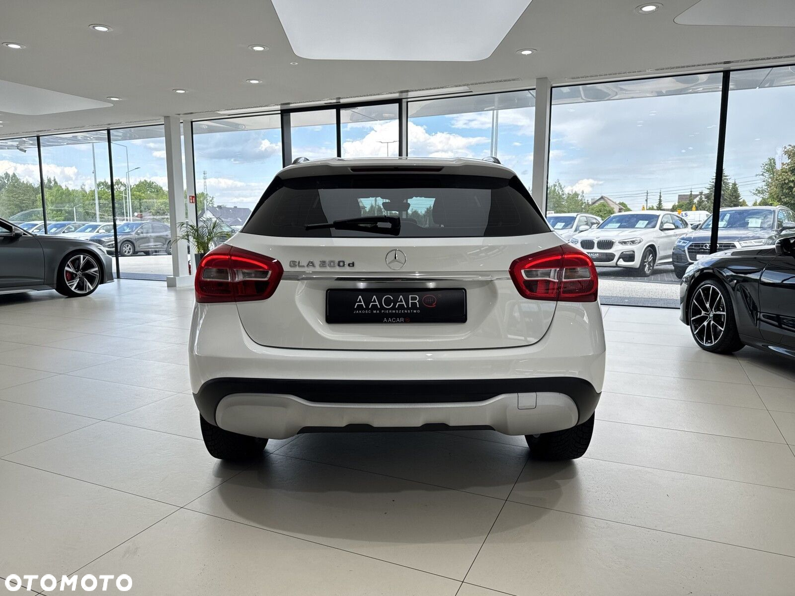Mercedes-Benz GLA 200 d 7G-DCT - 4