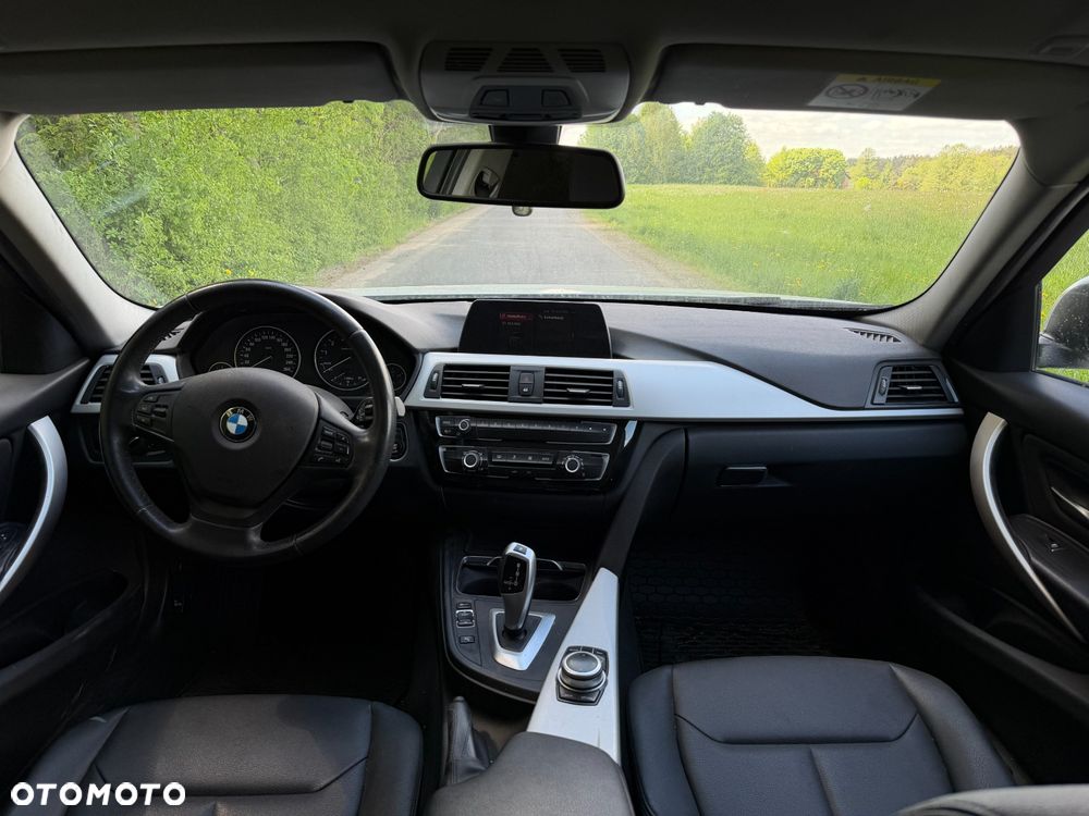BMW Seria 3 318i - 9