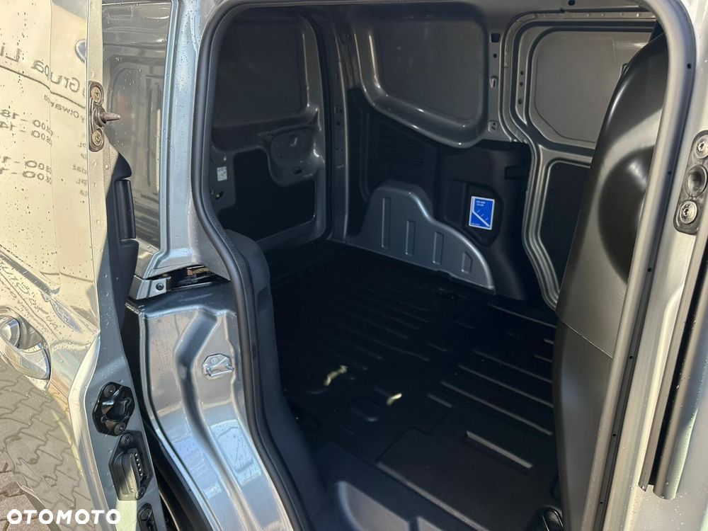 Ford Transit Courier - 12