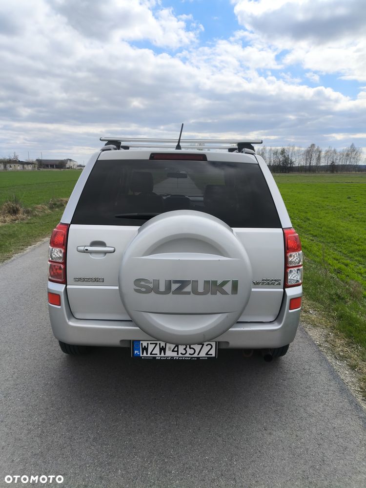 Suzuki Grand Vitara 2.0 Comfort + - 6