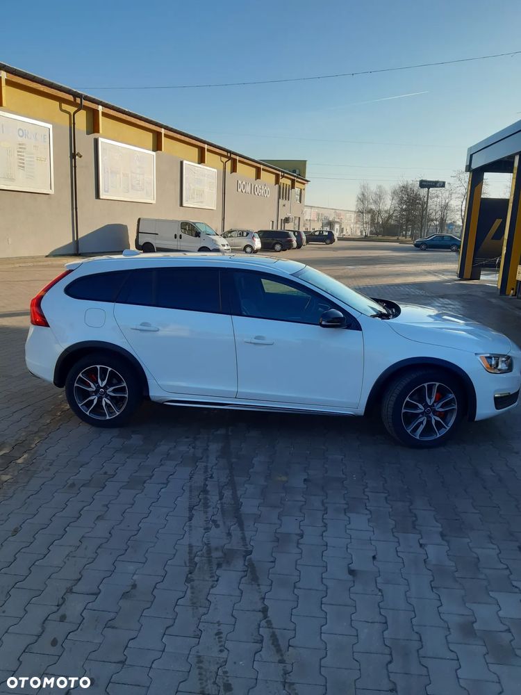 Volvo V60 Cross Country - 11