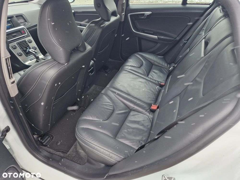 Volvo V60 D6 AWD Plug-in Hybrid Summum - 14