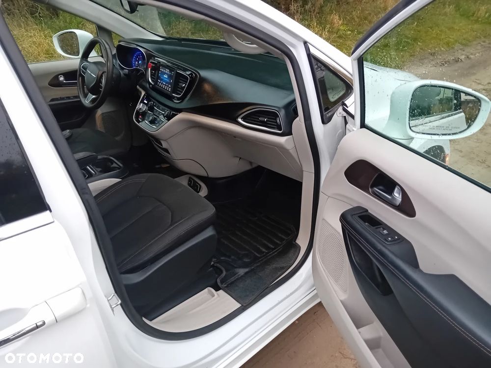 Chrysler Pacifica - 10