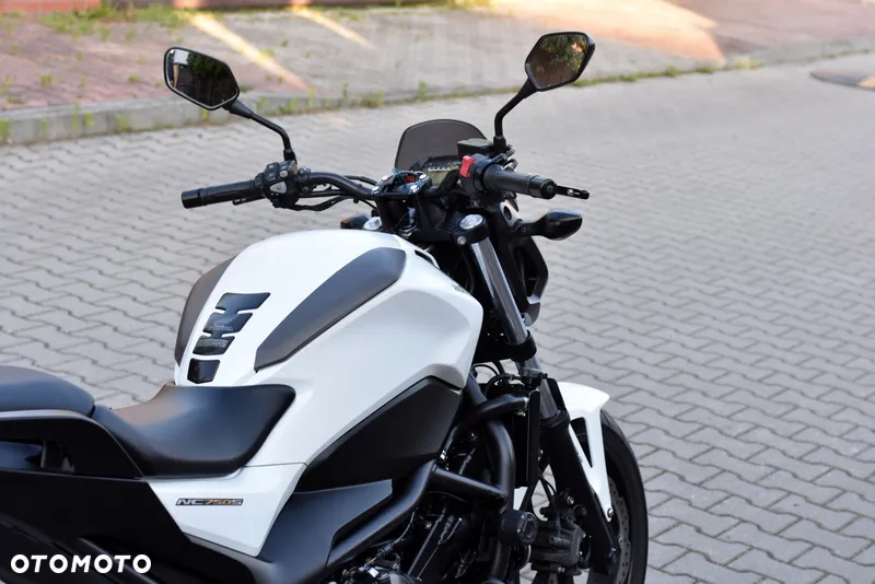 Honda NC - 16