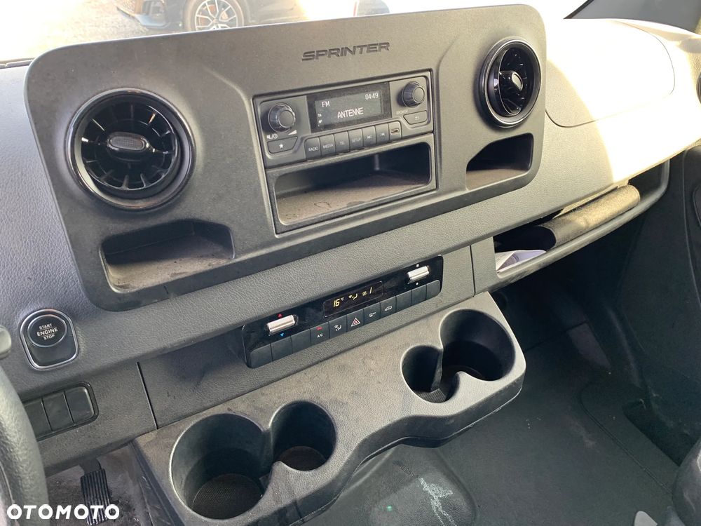 Mercedes-Benz Sprinter - 13